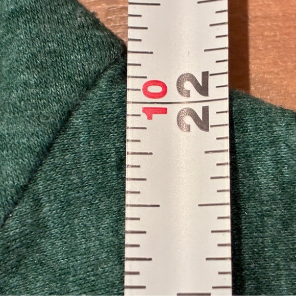 Green Long Sleeve Women's Top - Picture 5 of 6